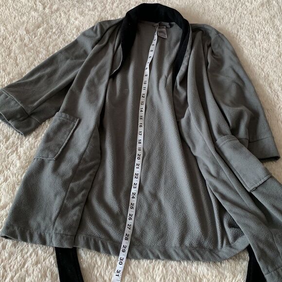 Youth Grey Robe size: Medium 8-10 - Picture 6 of 10